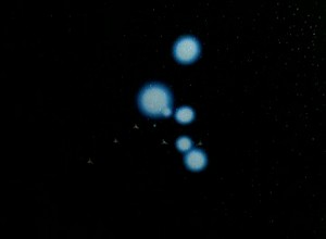 Des sphres de Lumire voluant en groupe  une vitesse inimaginable dans le vide spatial.