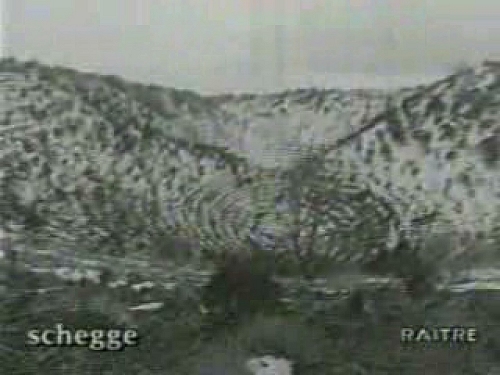 Un cratre teint o lieu de nombreuses rencontres entre Siragusa et les Extraterrestres.